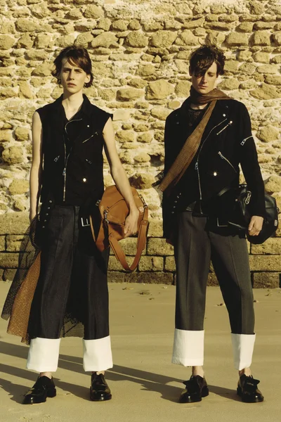 Look 16